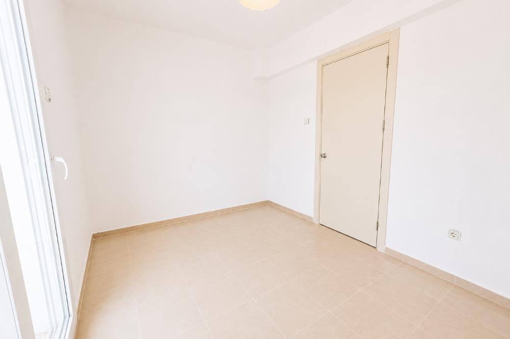 Çeşme Çiftlikköy'de Her Kattan Deniz Manzaralı Satılık Villa