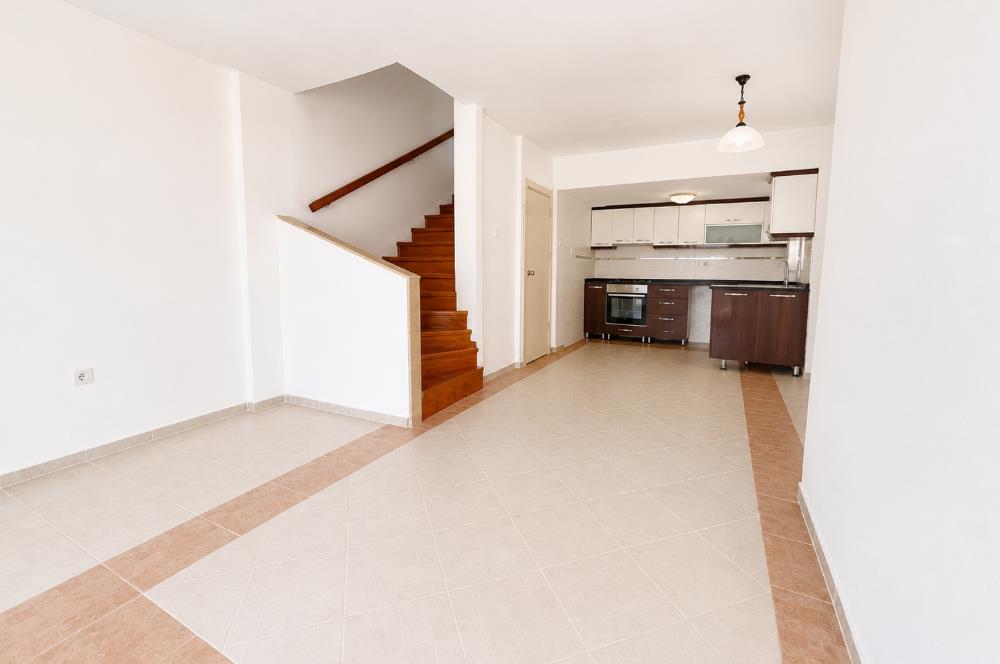 Çeşme Çiftlikköy'de Her Kattan Deniz Manzaralı Satılık Villa