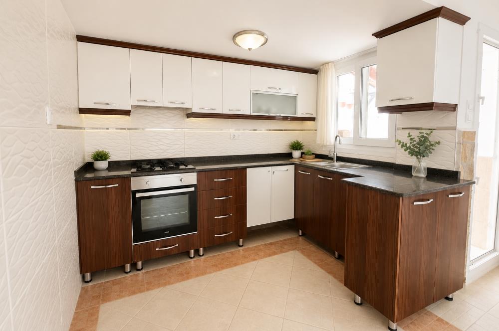 Çeşme Çiftlikköy'de Her Kattan Deniz Manzaralı Satılık Villa