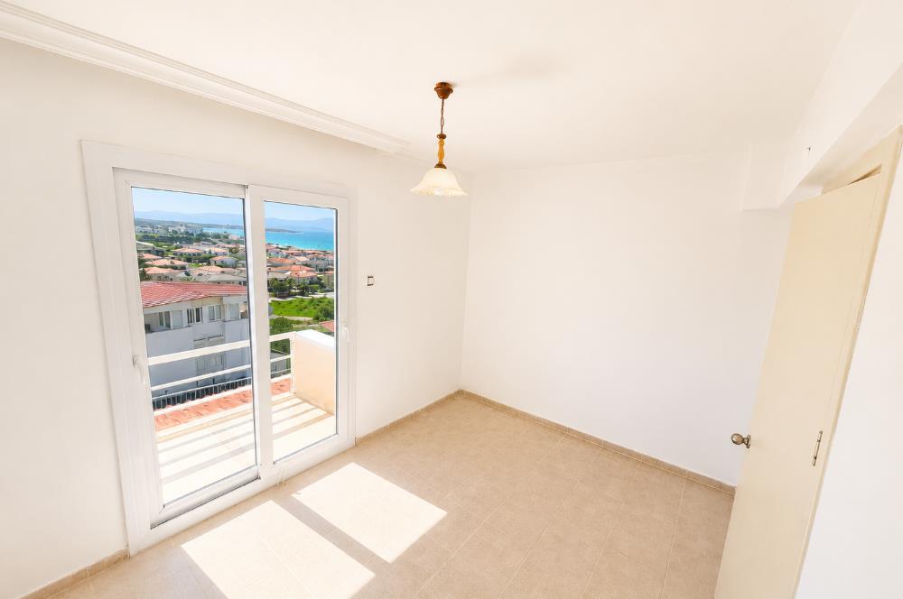 Çeşme Çiftlikköy'de Her Kattan Deniz Manzaralı Satılık Villa
