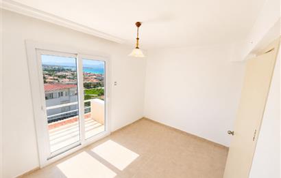 Çeşme Çiftlikköy'de Her Kattan Deniz Manzaralı Satılık Villa