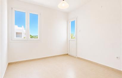 Çeşme Çiftlikköy'de Her Kattan Deniz Manzaralı Satılık Villa