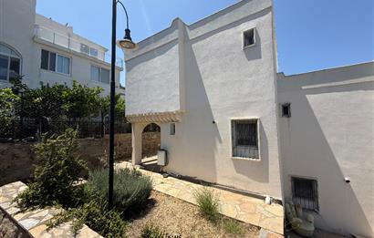 Bodrum Gümüşlükte Satılık Denize Yürüme Mesafesinde Deniz Manzaralı ve Müstakil Bahçeli 3+1 