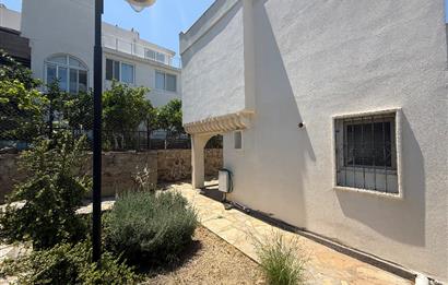 Bodrum Gümüşlükte Satılık Denize Yürüme Mesafesinde Deniz Manzaralı ve Müstakil Bahçeli 3+1 