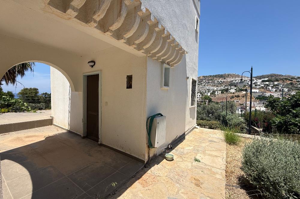 Bodrum Gümüşlükte Satılık Denize Yürüme Mesafesinde Deniz Manzaralı ve Müstakil Bahçeli 3+1 