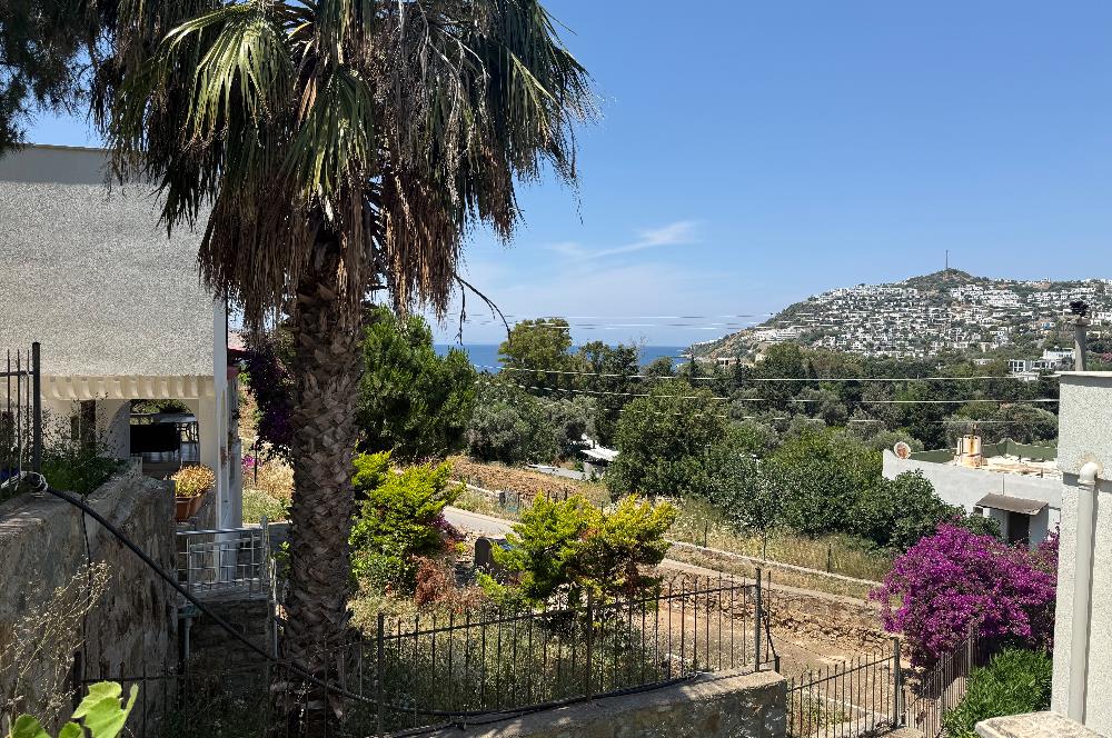 Bodrum Gümüşlükte Satılık Denize Yürüme Mesafesinde Deniz Manzaralı ve Müstakil Bahçeli 3+1 