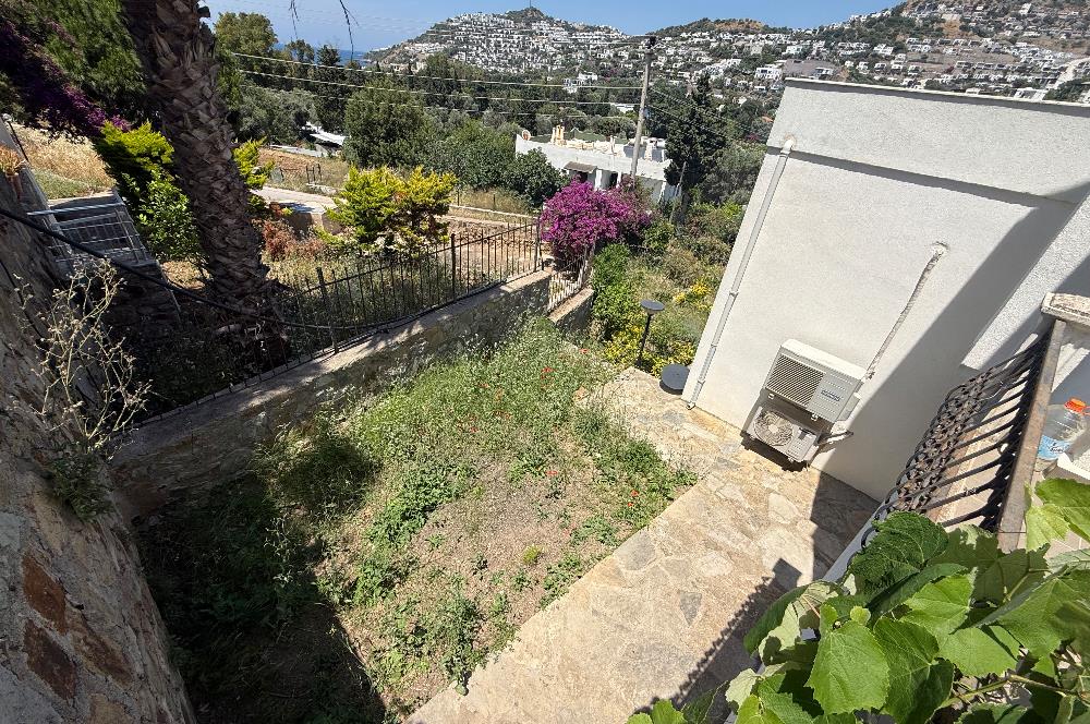 Bodrum Gümüşlükte Satılık Denize Yürüme Mesafesinde Deniz Manzaralı ve Müstakil Bahçeli 3+1 