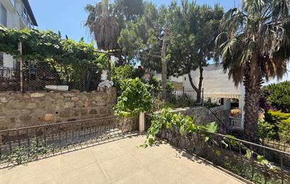 Bodrum Gümüşlükte Satılık Denize Yürüme Mesafesinde Deniz Manzaralı ve Müstakil Bahçeli 3+1 