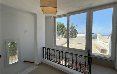 Bodrum Gümüşlükte Satılık Denize Yürüme Mesafesinde Deniz Manzaralı ve Müstakil Bahçeli 3+1 