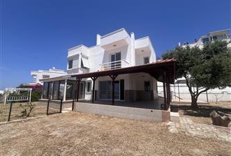 Çeşme Çiftlikköy'de Her Kattan Deniz Manzaralı Satılık Villa - 10 - 34728