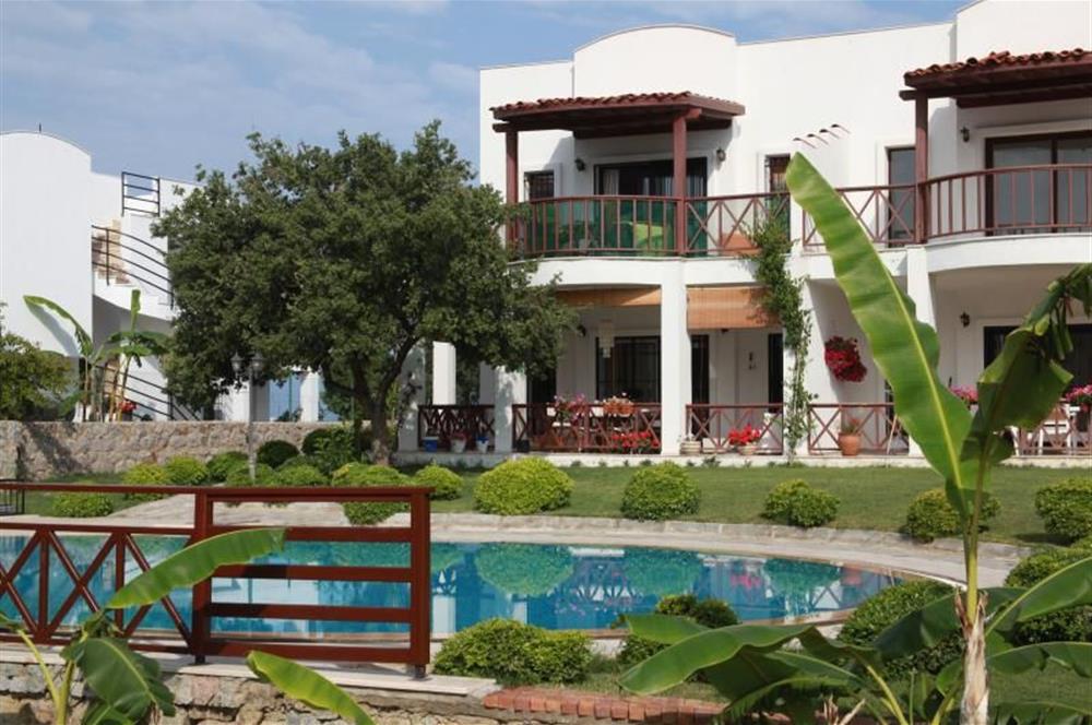 Yalıkavak Marina' da Havuzlu Sitede Eşyalı 2+2 Bahçe Katı Kiralık Daire