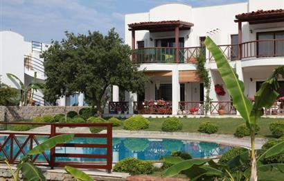 Yalıkavak Marina' da Havuzlu Sitede Eşyalı 2+2 Bahçe Katı Kiralık Daire