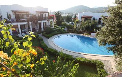 Yalıkavak Marina' da Havuzlu Sitede Eşyalı 2+2 Bahçe Katı Kiralık Daire