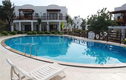 Yalıkavak Marina' da Havuzlu Sitede Eşyalı 2+2 Bahçe Katı Kiralık Daire