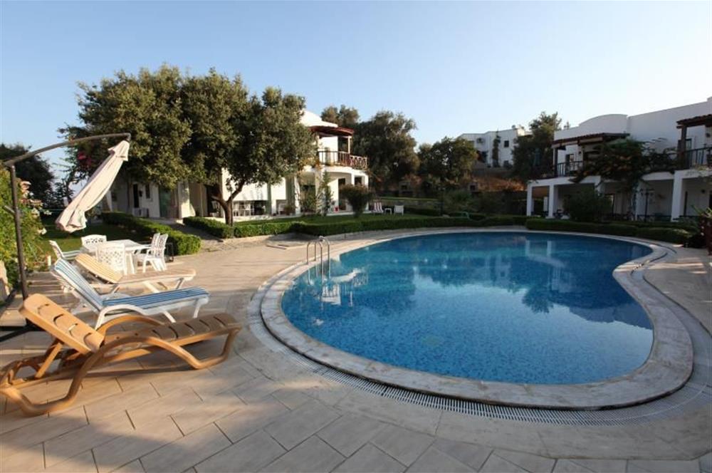 Yalıkavak Marina' da Havuzlu Sitede Eşyalı 2+2 Bahçe Katı Kiralık Daire