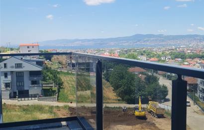 Başiskele Kullar'da, Deniz Manzaralı 3+1 Eğimsiz Dubleks