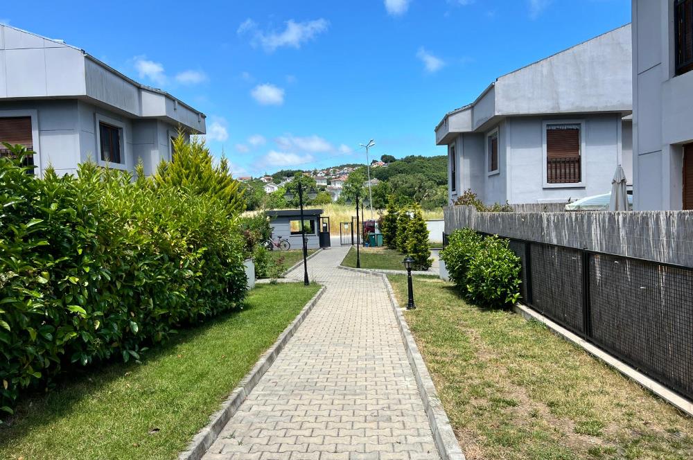 Uskumruköy 1. Cadde'ye Yakın Butik Sitede Satılık Müstakil Villa 