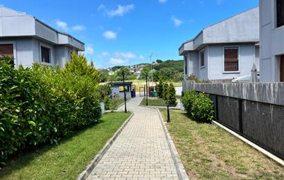 Uskumruköy 1. Cadde'ye Yakın Butik Sitede Satılık Müstakil Villa 