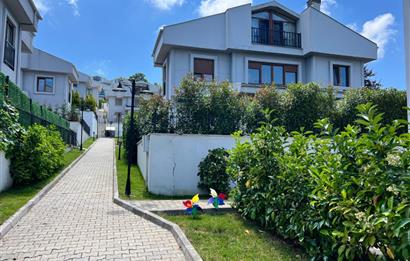 Uskumruköy 1. Cadde'ye Yakın Butik Sitede Satılık Müstakil Villa 