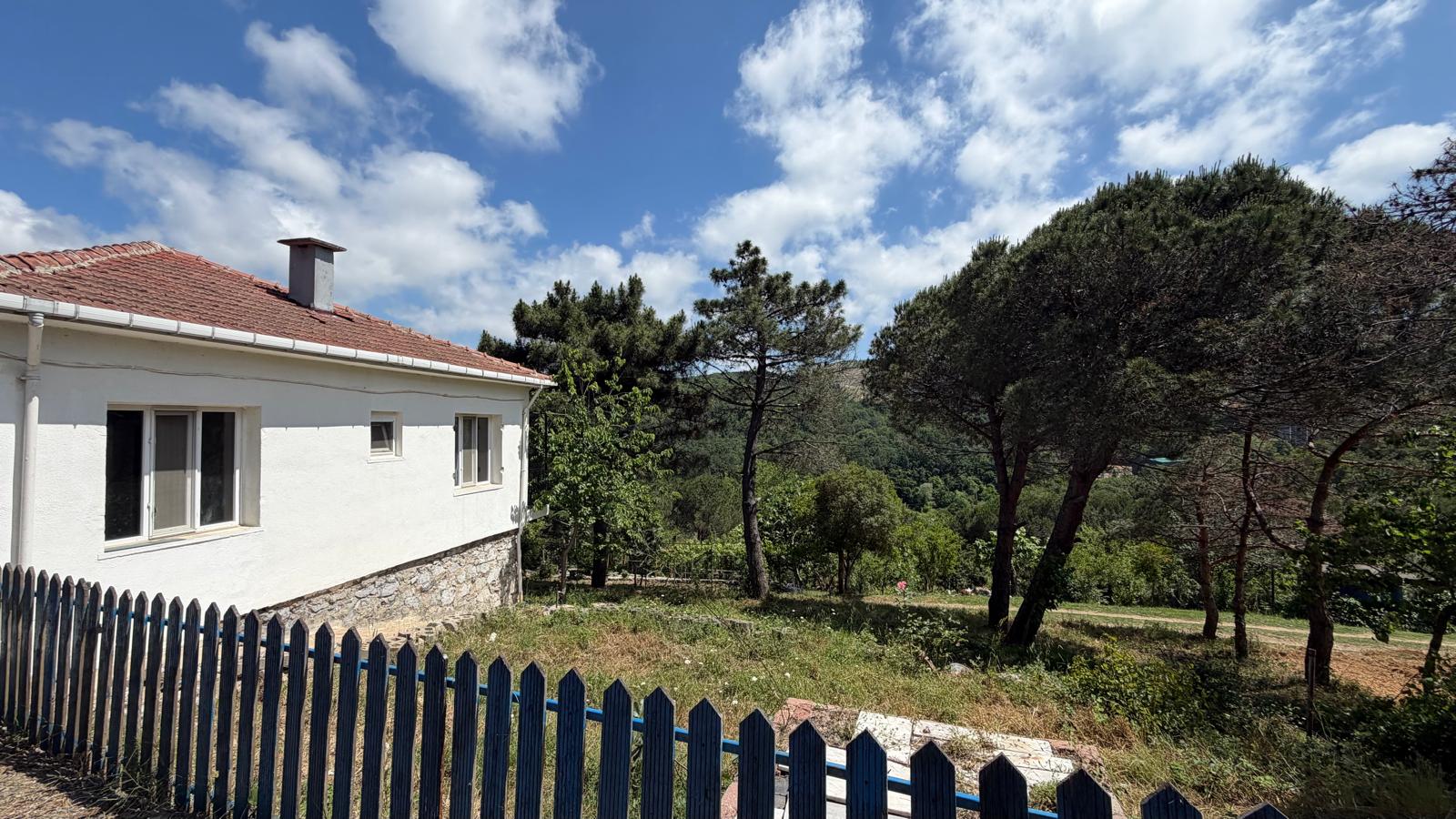 GÜMÜŞDERE'DE 3 DÖNÜM İÇİNDE ÇİFTLİK EVİ