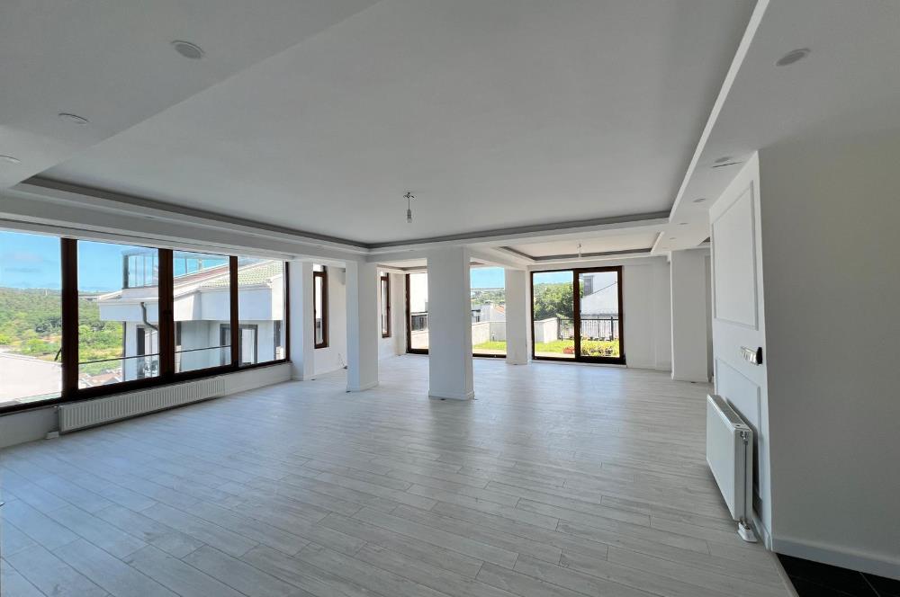 Uskumruköy 1. Cadde'ye Yakın Butik Sitede Satılık Müstakil Villa 
