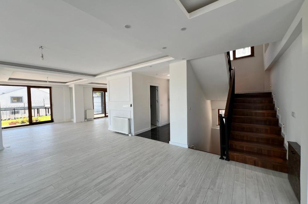 Uskumruköy 1. Cadde'ye Yakın Butik Sitede Satılık Müstakil Villa 