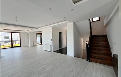 Uskumruköy 1. Cadde'ye Yakın Butik Sitede Satılık Müstakil Villa 