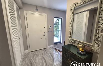 Uskumruköy Nezih Sitede Dekorasyonlu Kiralık Bahçe Dubleks