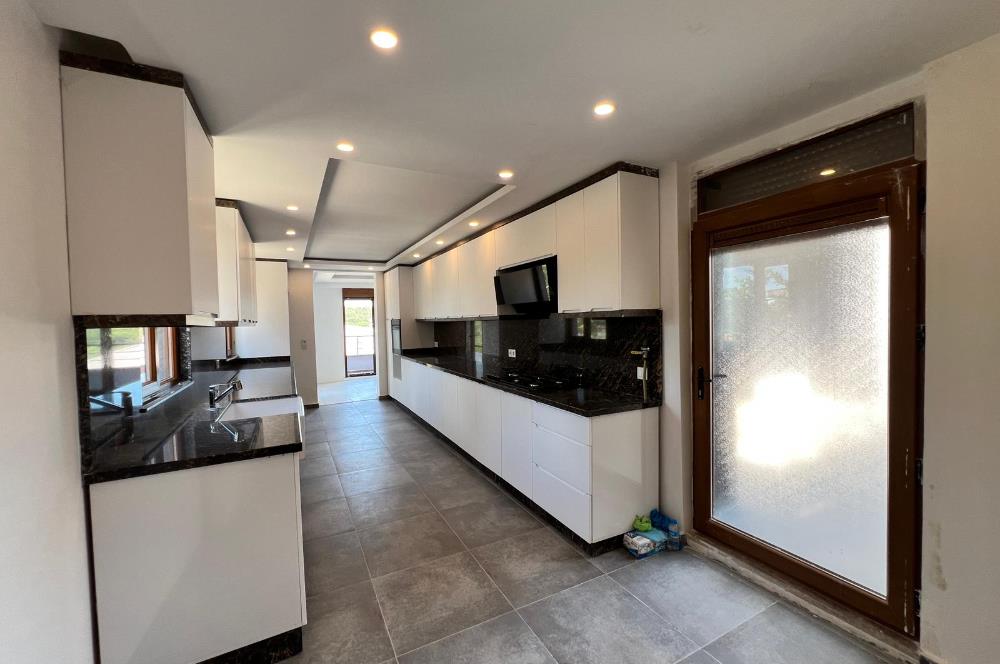 Uskumruköy 1. Cadde'ye Yakın Butik Sitede Satılık Müstakil Villa 