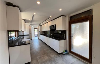 Uskumruköy 1. Cadde'ye Yakın Butik Sitede Satılık Müstakil Villa 