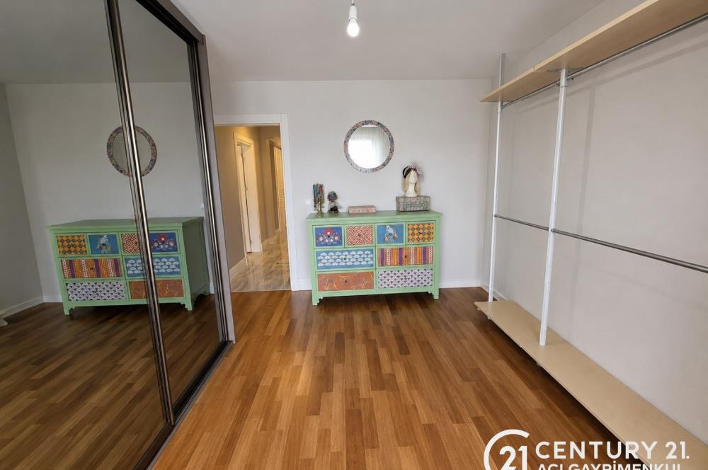 Uskumruköy Nezih Sitede Dekorasyonlu Kiralık Bahçe Dubleks
