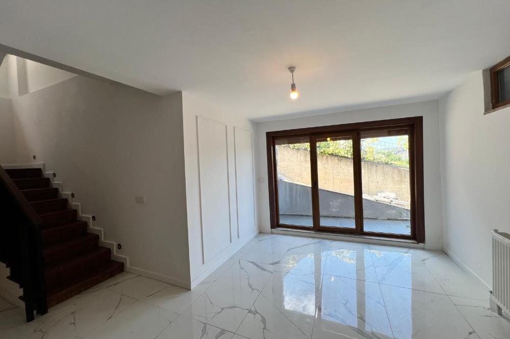 Uskumruköy 1. Cadde'ye Yakın Butik Sitede Satılık Müstakil Villa 