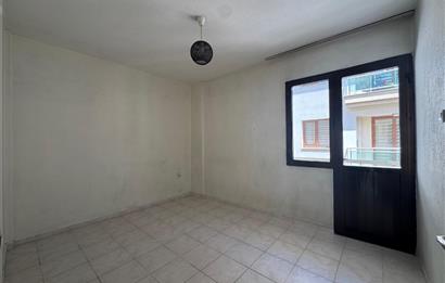 Karşıyaka Demirköprü'de Merkezi Konumda 2+1 Satılık Daire 