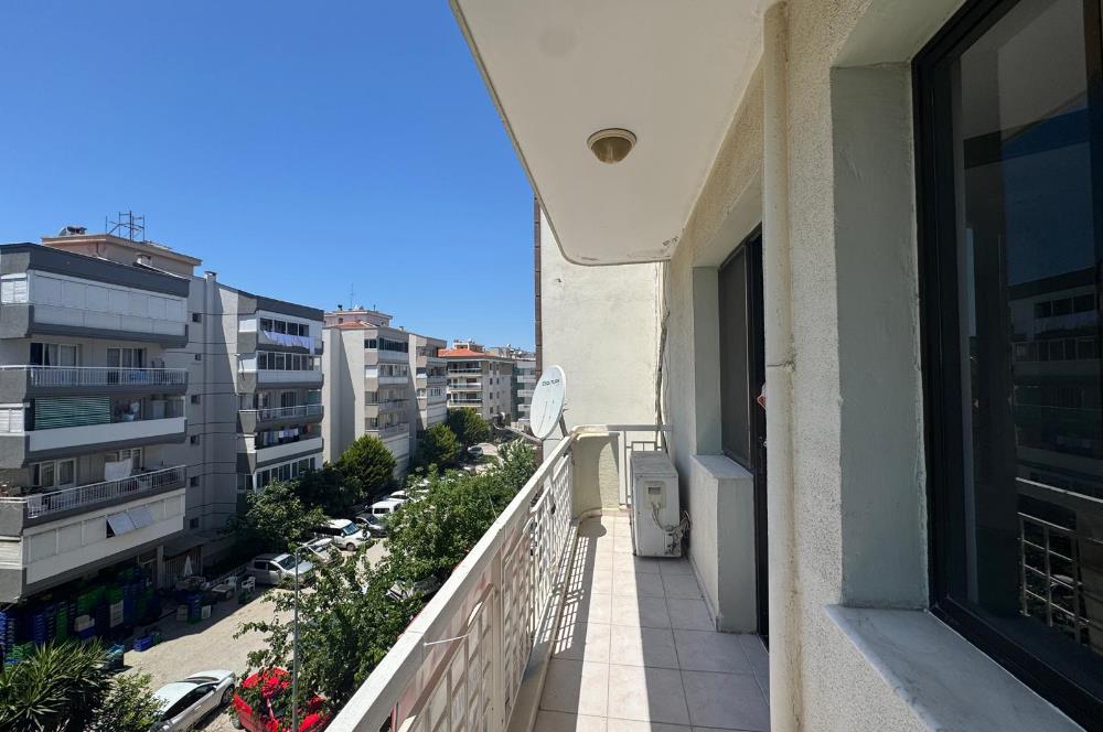 Karşıyaka Demirköprü'de Merkezi Konumda 2+1 Satılık Daire 