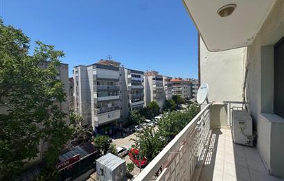 Karşıyaka Demirköprü'de Merkezi Konumda 2+1 Satılık Daire 