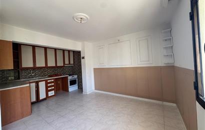 Karşıyaka Demirköprü'de Merkezi Konumda 2+1 Satılık Daire 