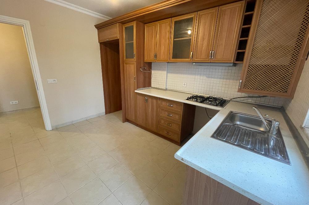 Ümraniye Tatlısu Ertuğrul Gazi Sokak Satılık Bakımlı 3+1