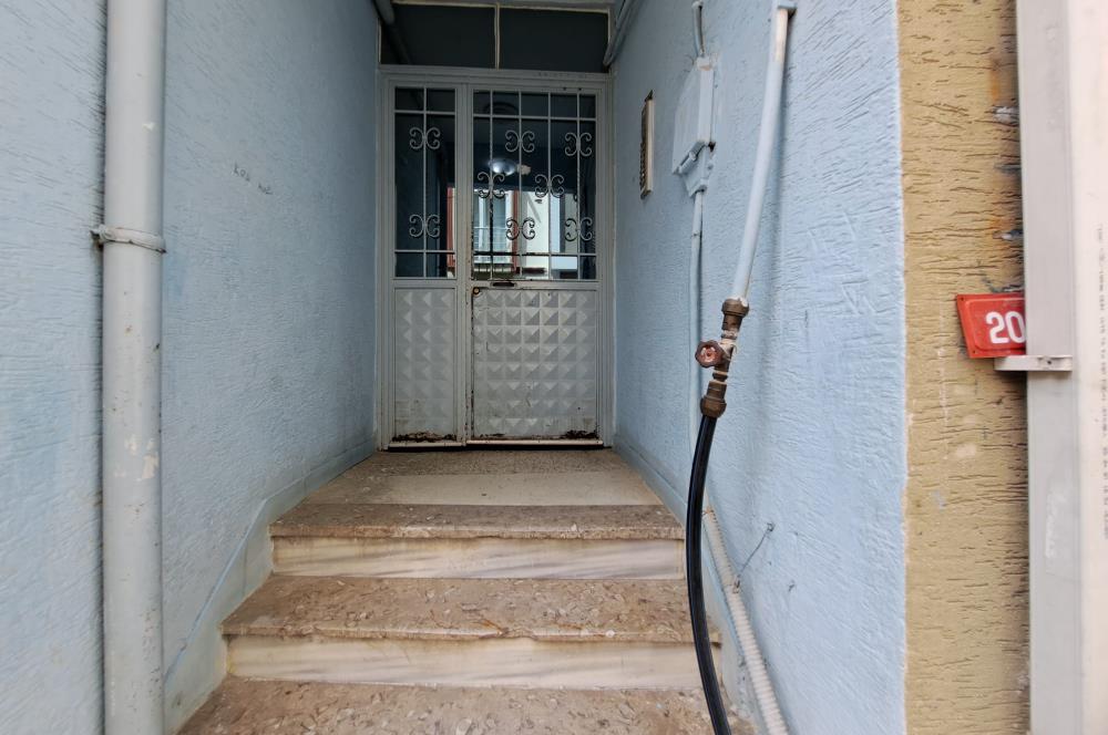 Üsküdar Zeynep Kamil'de Güney Cepheli,Balkonlu 2+1 Satılık Daire       