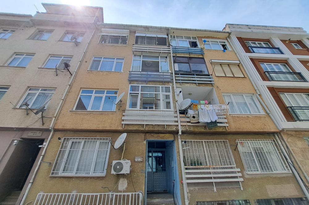 Üsküdar Zeynep Kamil'de Güney Cepheli,Balkonlu 2+1 Satılık Daire       