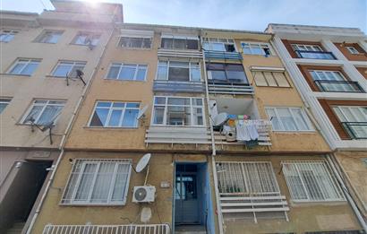 Üsküdar Zeynep Kamil'de Güney Cepheli,Balkonlu 2+1 Satılık Daire       