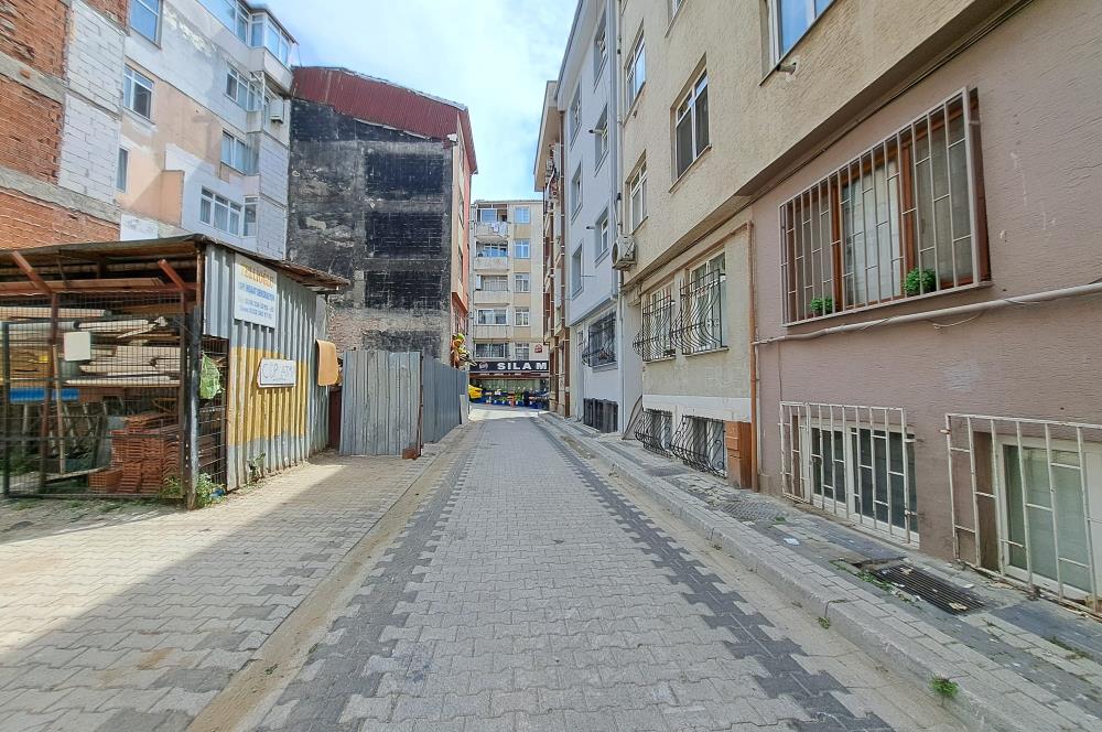 Üsküdar Zeynep Kamil'de Güney Cepheli,Balkonlu 2+1 Satılık Daire       