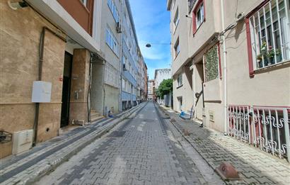 Üsküdar Zeynep Kamil'de Güney Cepheli,Balkonlu 2+1 Satılık Daire       