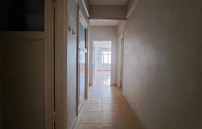 Üsküdar Zeynep Kamil'de Güney Cepheli,Balkonlu 2+1 Satılık Daire       