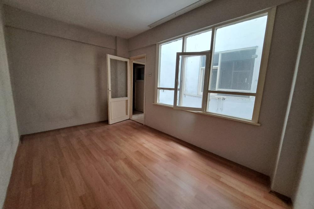 Üsküdar Zeynep Kamil'de Güney Cepheli,Balkonlu 2+1 Satılık Daire       