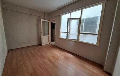 Üsküdar Zeynep Kamil'de Güney Cepheli,Balkonlu 2+1 Satılık Daire       