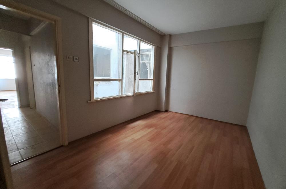 Üsküdar Zeynep Kamil'de Güney Cepheli,Balkonlu 2+1 Satılık Daire       