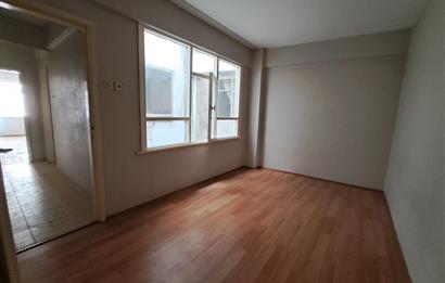 Üsküdar Zeynep Kamil'de Güney Cepheli,Balkonlu 2+1 Satılık Daire       