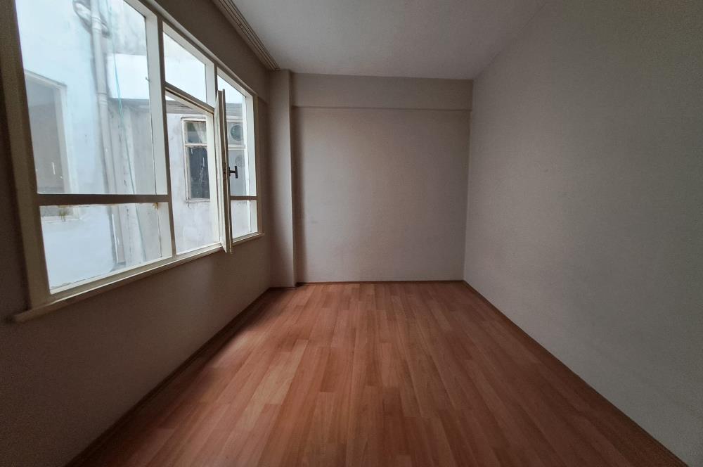 Üsküdar Zeynep Kamil'de Güney Cepheli,Balkonlu 2+1 Satılık Daire       