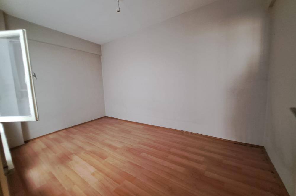 Üsküdar Zeynep Kamil'de Güney Cepheli,Balkonlu 2+1 Satılık Daire       