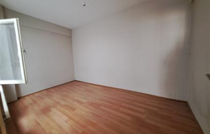 Üsküdar Zeynep Kamil'de Güney Cepheli,Balkonlu 2+1 Satılık Daire       